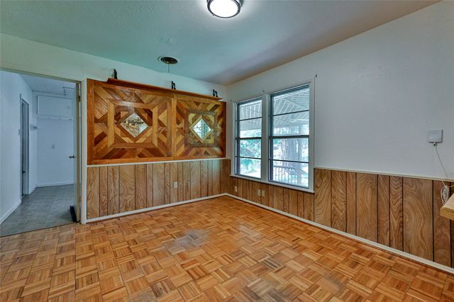 205 Bedford Court E, Bedford, TX 76022