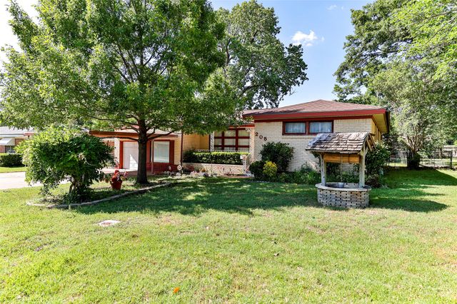 205 Bedford Court E, Bedford, TX 76022