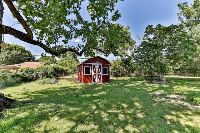 205 Bedford Court E, Bedford, TX 76022