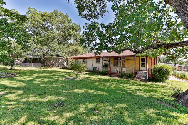 205 Bedford Court E, Bedford, TX 76022