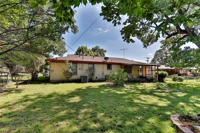 205 Bedford Court E, Bedford, TX 76022
