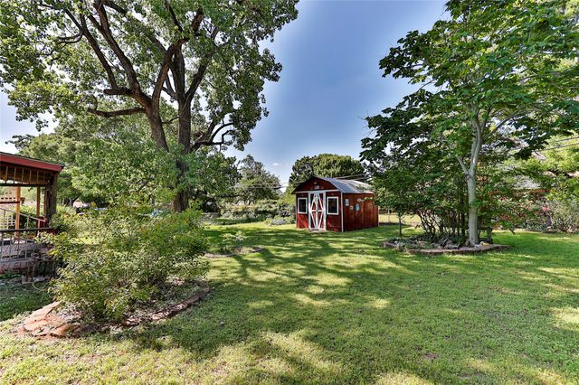 205 Bedford Court E, Bedford, TX 76022