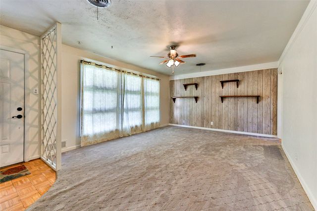 205 Bedford Court E, Bedford, TX 76022