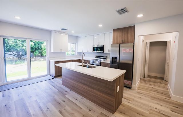 1221 NW 75th St 0, Miami, FL 33147