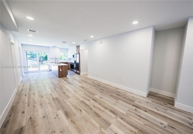 1221 NW 75th St 0, Miami, FL 33147