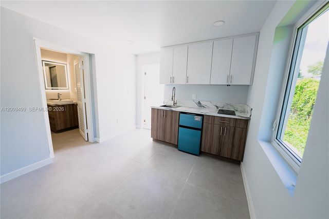 1221 NW 75th St 0, Miami, FL 33147