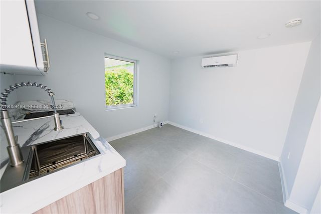 1221 NW 75th St 0, Miami, FL 33147