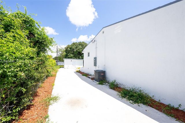 1221 NW 75th St 0, Miami, FL 33147