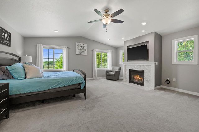 S93W23205 River Oaks DRIVE, Big Bend, WI 53103