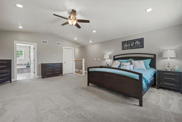 S93W23205 River Oaks DRIVE, Big Bend, WI 53103