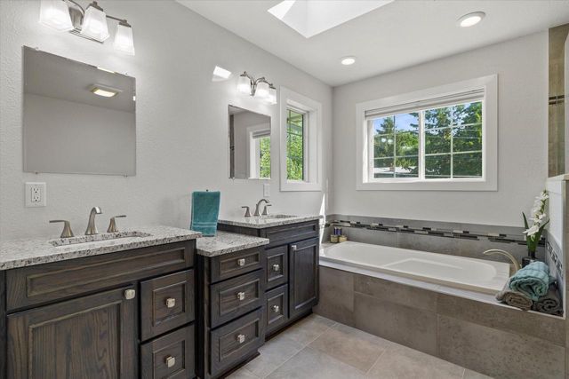 S93W23205 River Oaks DRIVE, Big Bend, WI 53103