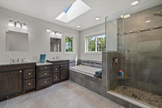 S93W23205 River Oaks DRIVE, Big Bend, WI 53103