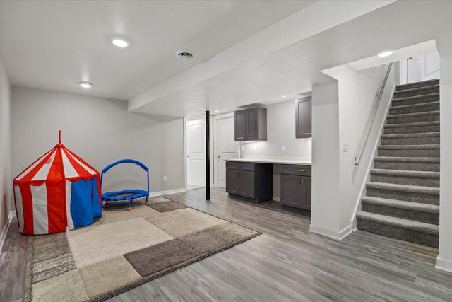 S93W23205 River Oaks DRIVE, Big Bend, WI 53103