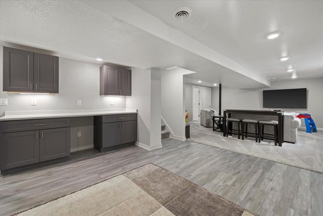 S93W23205 River Oaks DRIVE, Big Bend, WI 53103