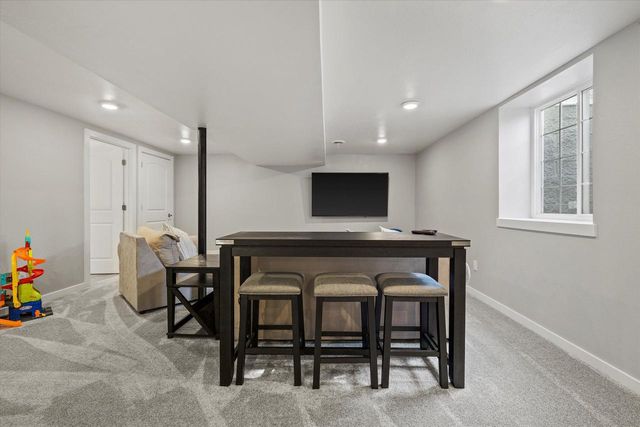 S93W23205 River Oaks DRIVE, Big Bend, WI 53103