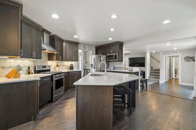 S93W23205 River Oaks DRIVE, Big Bend, WI 53103