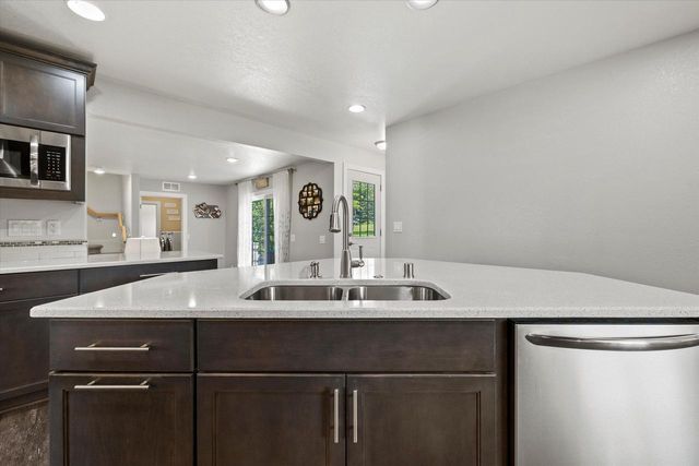 S93W23205 River Oaks DRIVE, Big Bend, WI 53103