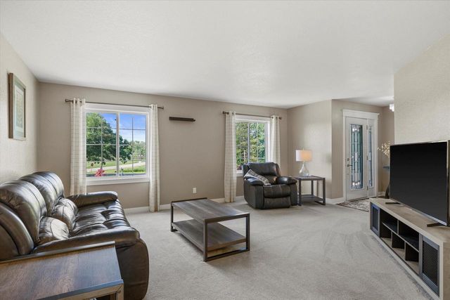 S93W23205 River Oaks DRIVE, Big Bend, WI 53103