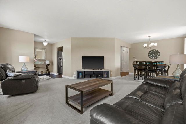 S93W23205 River Oaks DRIVE, Big Bend, WI 53103