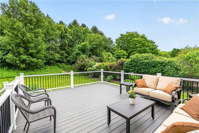 24 Wenham Lane, Pittsford, NY 14534