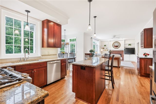 24 Wenham Lane, Pittsford, NY 14534
