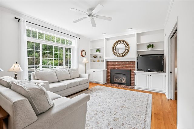 24 Wenham Lane, Pittsford, NY 14534