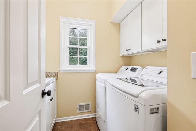 24 Wenham Lane, Pittsford, NY 14534