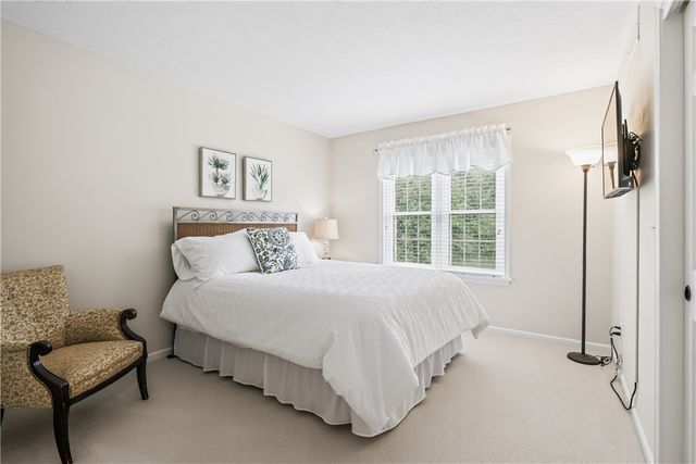 24 Wenham Lane, Pittsford, NY 14534