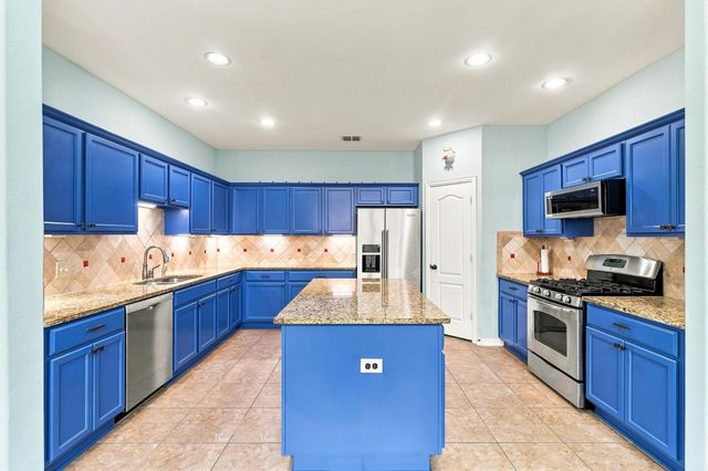 706 Irvin DR, San Marcos, TX 78666