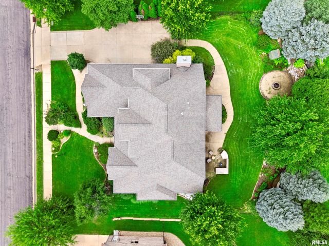 5825 W IVYBRIDGE Place, Peoria, IL 61615