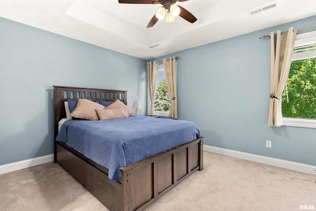 5825 W IVYBRIDGE Place, Peoria, IL 61615