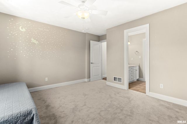 5825 W IVYBRIDGE Place, Peoria, IL 61615