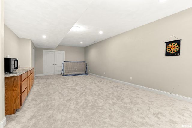 5825 W IVYBRIDGE Place, Peoria, IL 61615