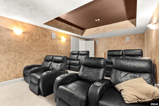 5825 W IVYBRIDGE Place, Peoria, IL 61615