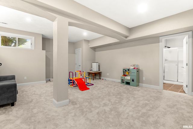 5825 W IVYBRIDGE Place, Peoria, IL 61615