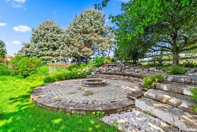 5825 W IVYBRIDGE Place, Peoria, IL 61615