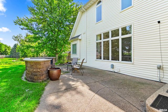 5825 W IVYBRIDGE Place, Peoria, IL 61615
