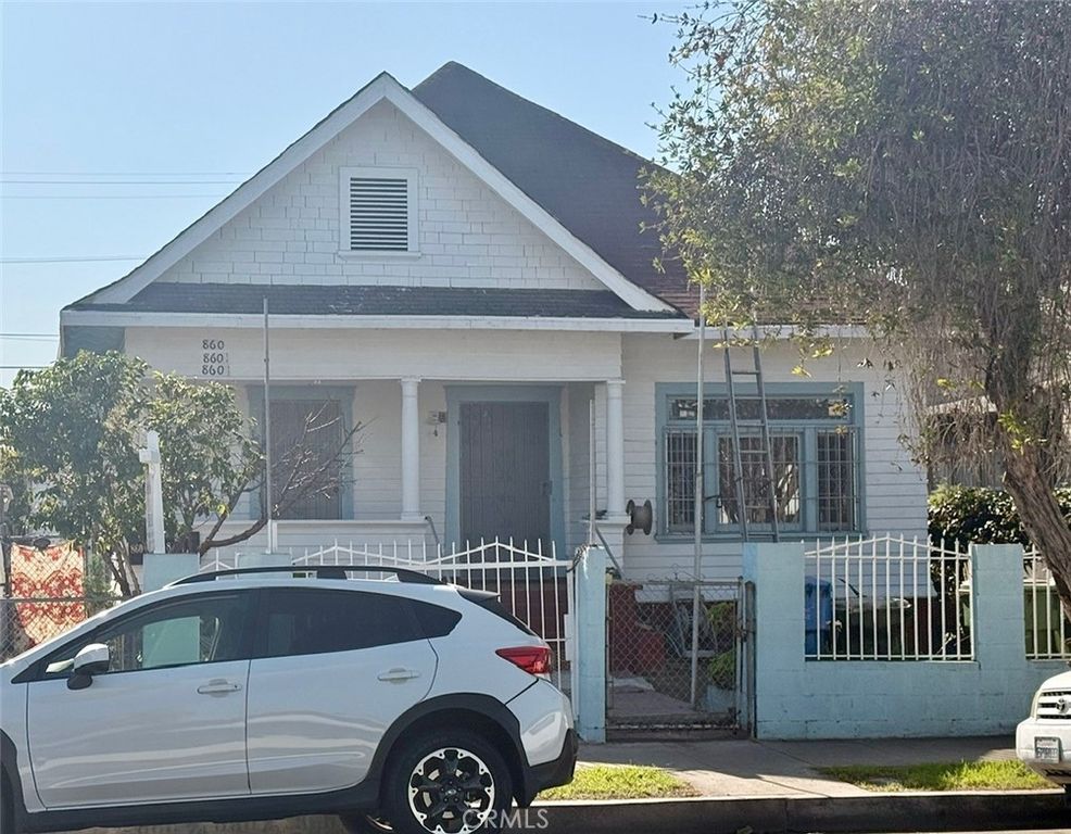 Image 1 of property listing at 860 W 54th, Los Angeles, CA 90037