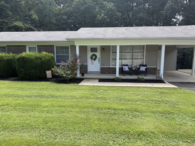 1029 Pine Cir, Lawrenceburg, TN 38464