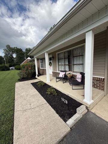 1029 Pine Cir, Lawrenceburg, TN 38464