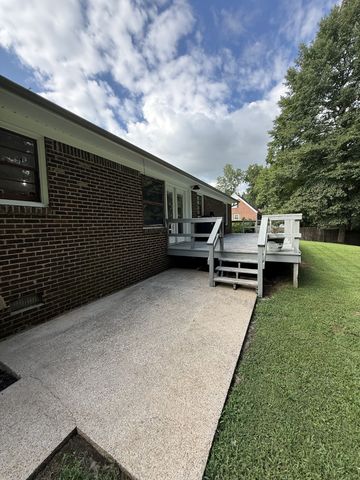 1029 Pine Cir, Lawrenceburg, TN 38464