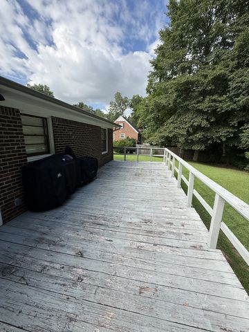 1029 Pine Cir, Lawrenceburg, TN 38464