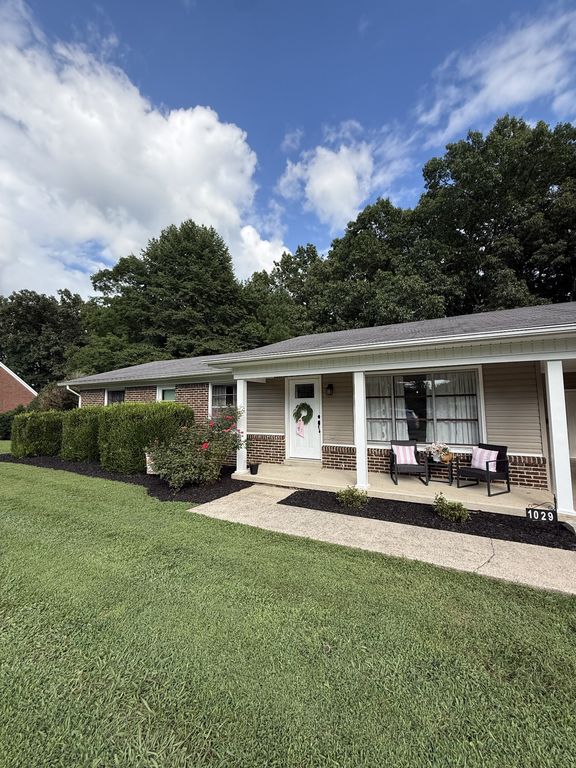 1029 Pine Cir, Lawrenceburg, TN 38464