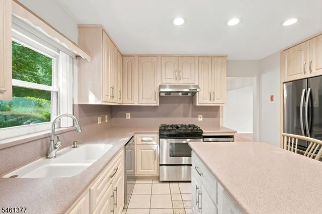 350 Parsippany Blvd, Parsippany-troy Hills Twp., NJ 07005