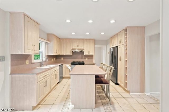 350 Parsippany Blvd, Parsippany-troy Hills Twp., NJ 07005