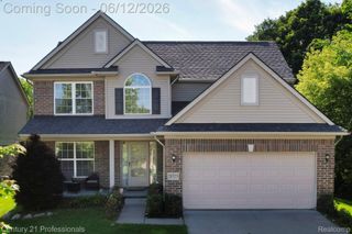 28323 Oakmonte Circle, Lyon Charter Township, MI 48165