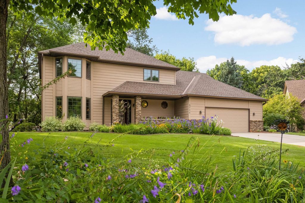 4711 White Oak Court, Eagan, MN 55122