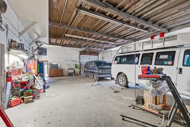 1250 W McAndrews Road, Medford, OR 97501