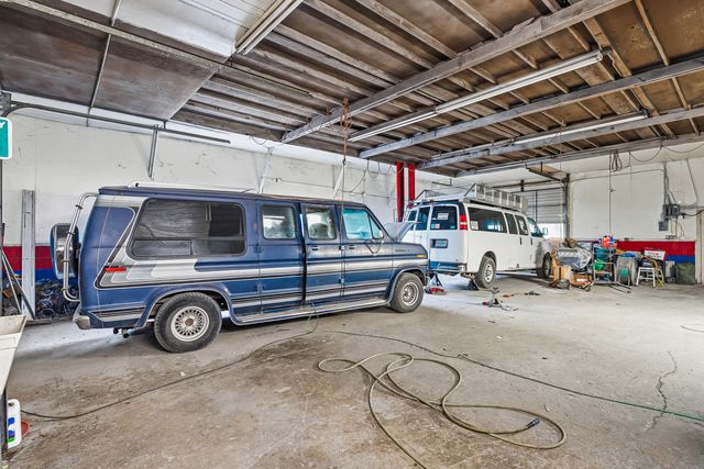 1250 W McAndrews Road, Medford, OR 97501