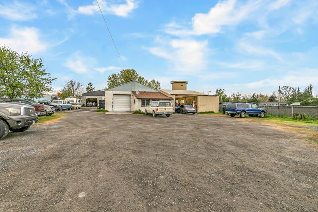 1250 W McAndrews Road, Medford, OR 97501